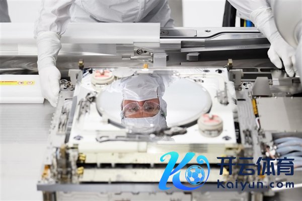 三星投450亿买20台EUV光刻机 提高HBM4产能:无论手机等破钞存储存一火